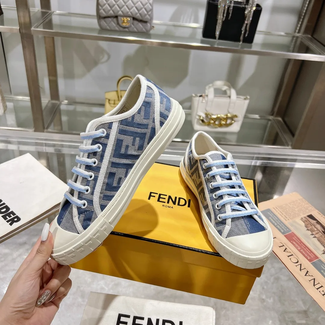 Couple style 💰460❤️Fendi Fendi's latest couple canvas shoes ❑ Fabric: Original customized imported jacquard canvas material ❑ Inner lining: Imported canvas material ❑ Sole: Original molded non-slip TPU outsole ❑ Bottom thickness: 2.5cm ❑ Size: Women's 35-40/Men's 39-45